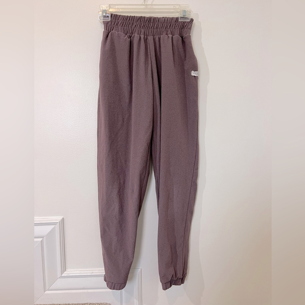 Five dancewear jogger pants. YXL